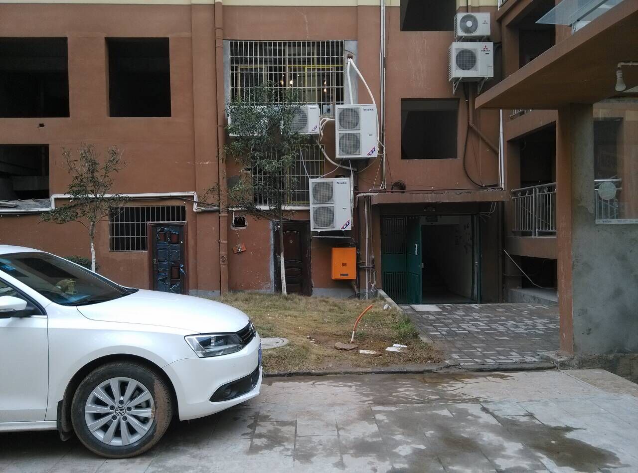 150238kv7hhz3wk3hhrcbj.jpg