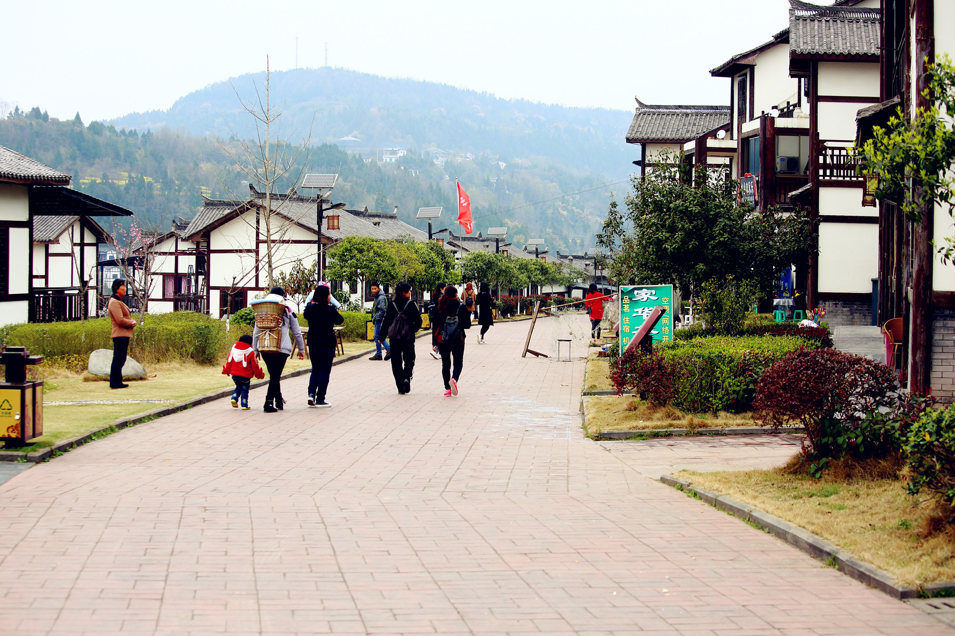 青山绿水游人醉 春风拂面花草香【四川 平昌 驷马水乡游拍 巴中市徒步