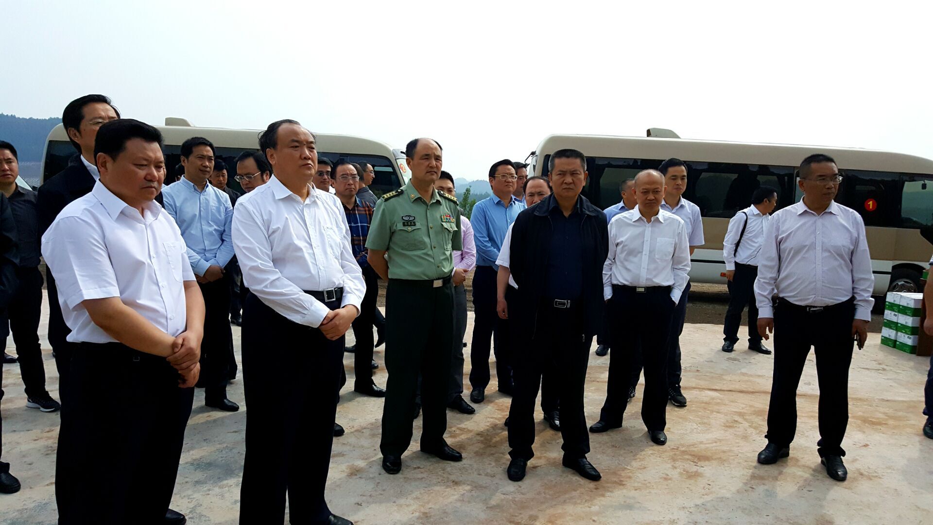 市委书记李仲彬要求: 用产业带动打好脱贫攻坚战