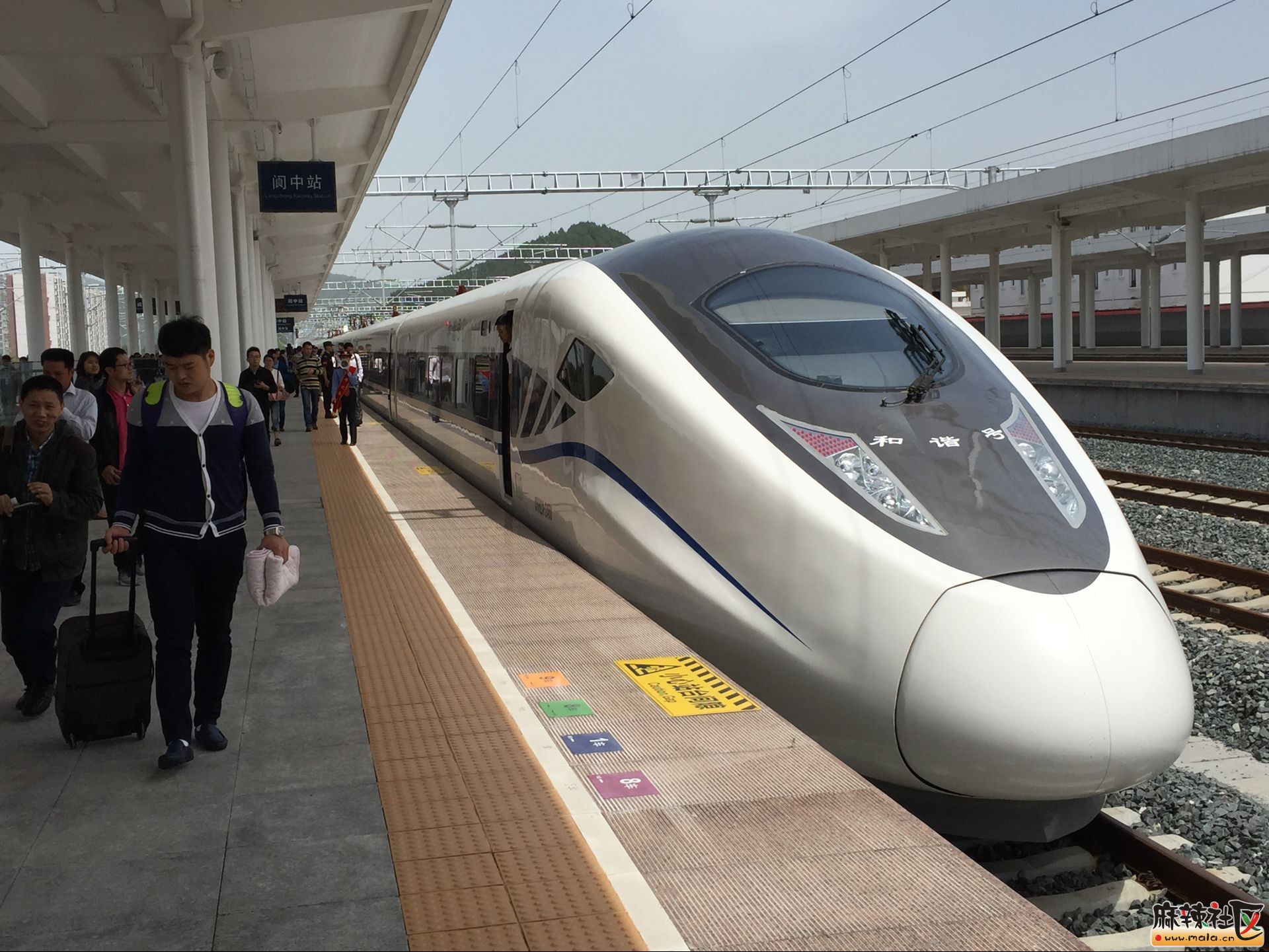 15乘坐重庆至广元动车首发至阆中