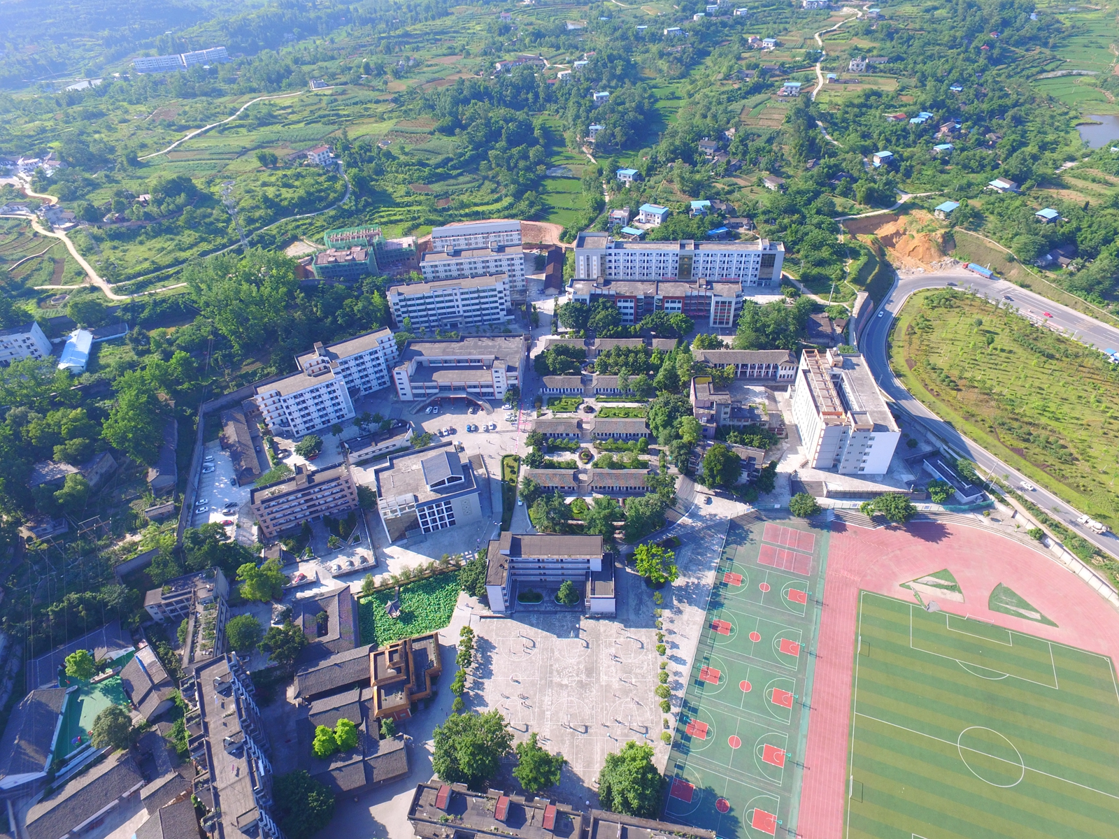 蓬安中学新校区图片
