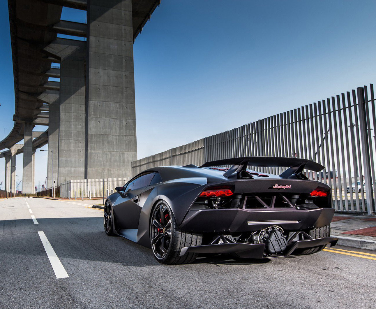 限量版跑车兰博基尼sesto elemento [20p]