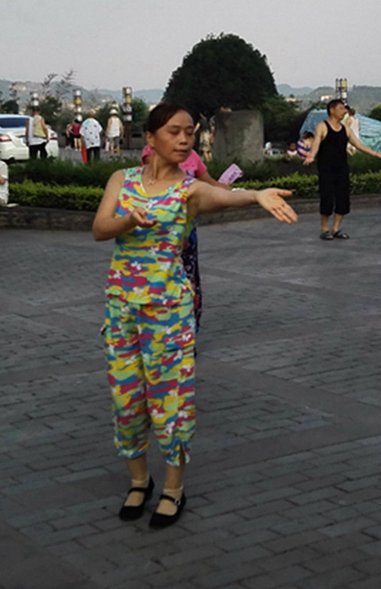 221011bojtt7tv4tutoxo4.jpg
