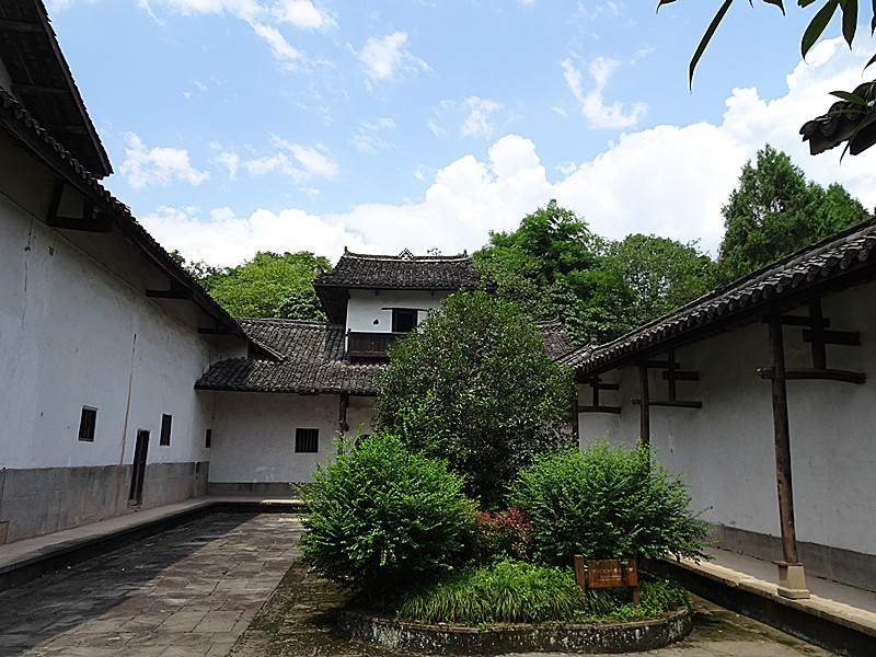 丁氏庄园 体现了川北民俗,客家风貌建筑 保存完好 庄园二字在南充听起