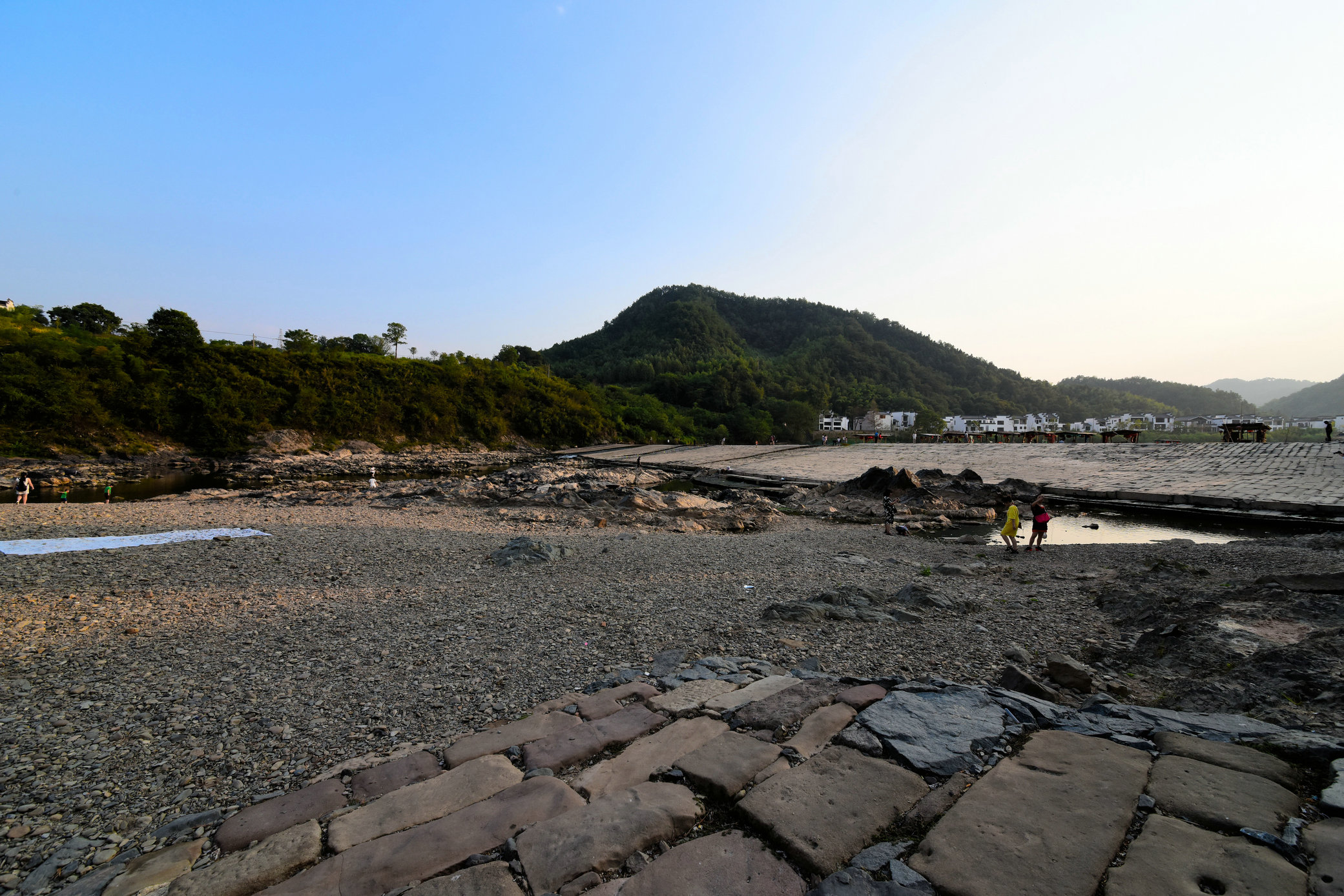 065933yaasyqryaaghy97a.jpg