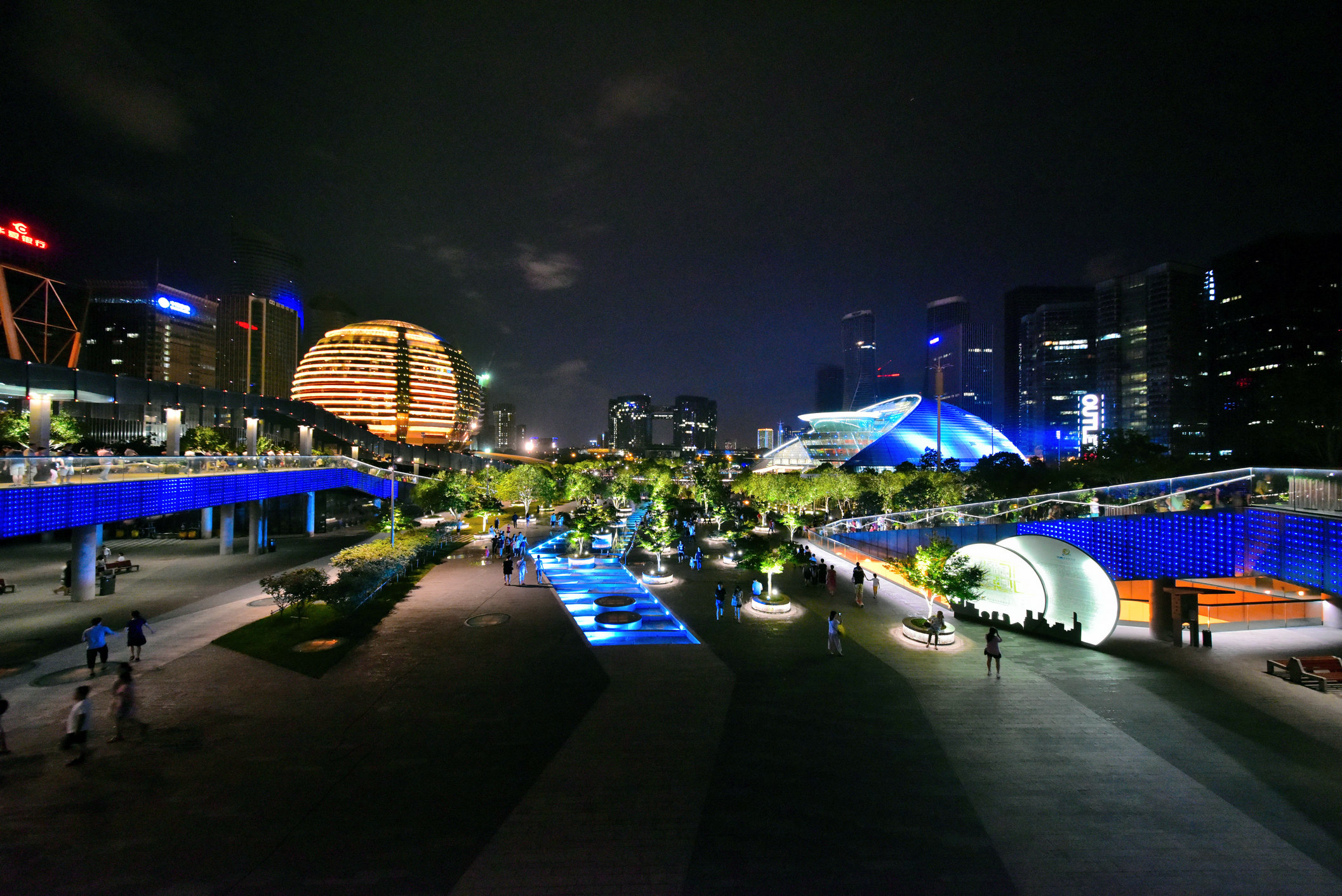 听说城市阳台夜景万象更新,星期六我们去了, 那整个画面是宽银幕