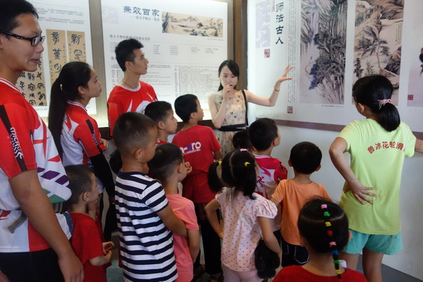 雅安市轮滑协会与内江市青少年体育俱乐部进行轮滑项目展示交流