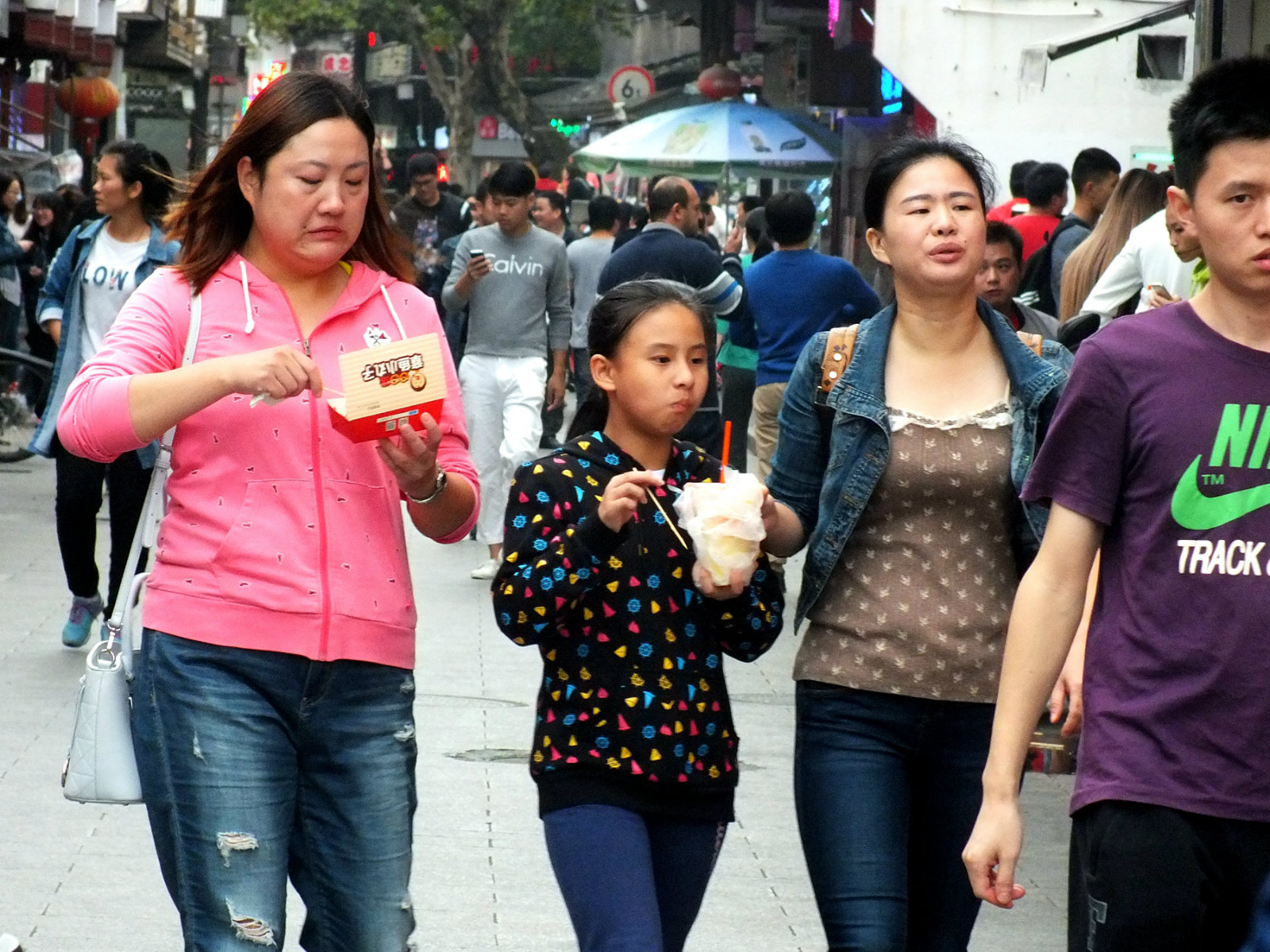 (实拍组图)走在路上的幸福中国人之十六