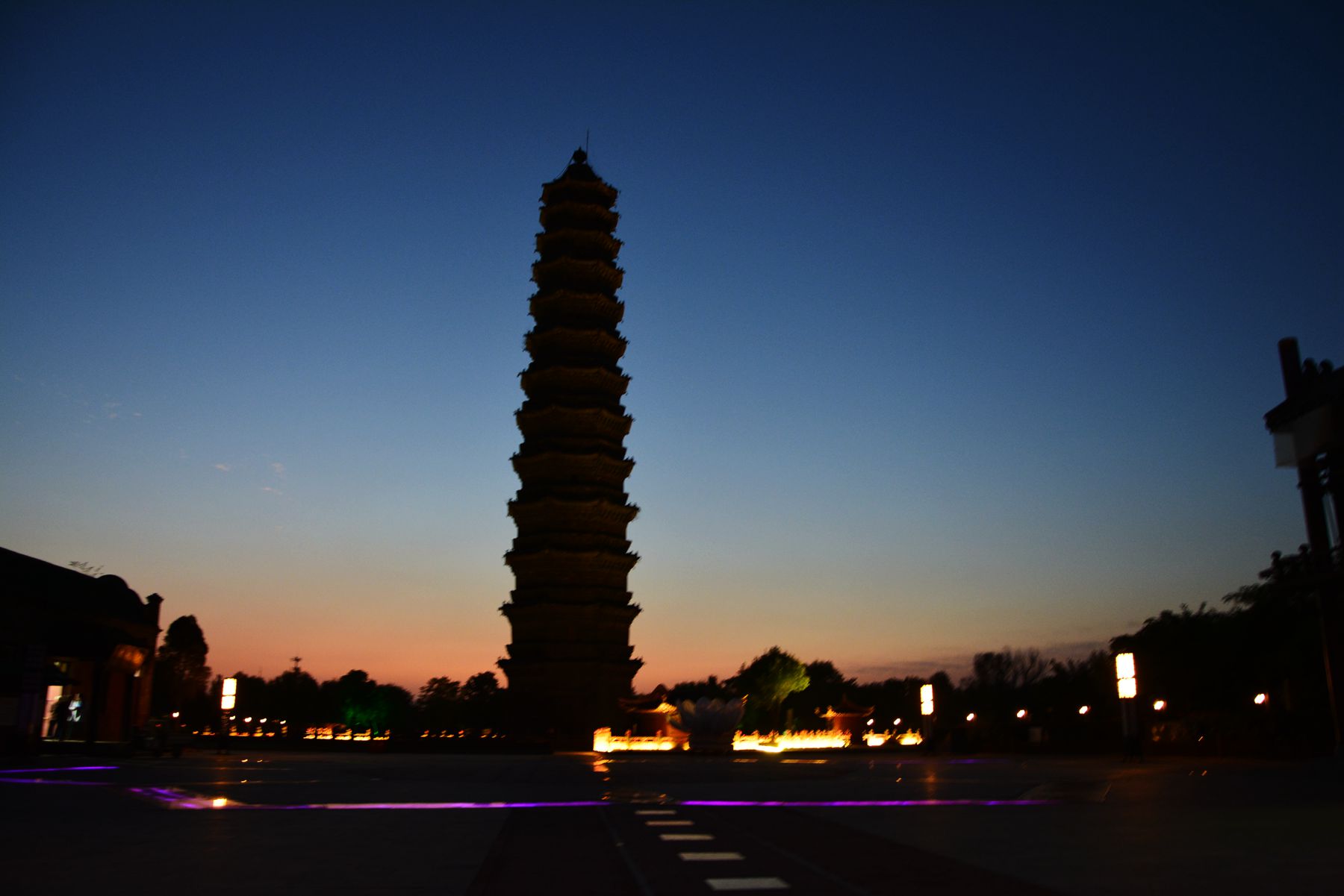 古老的开封铁塔-麻辣摄影-麻辣社区 四川第一网络社区 你的言论 影响