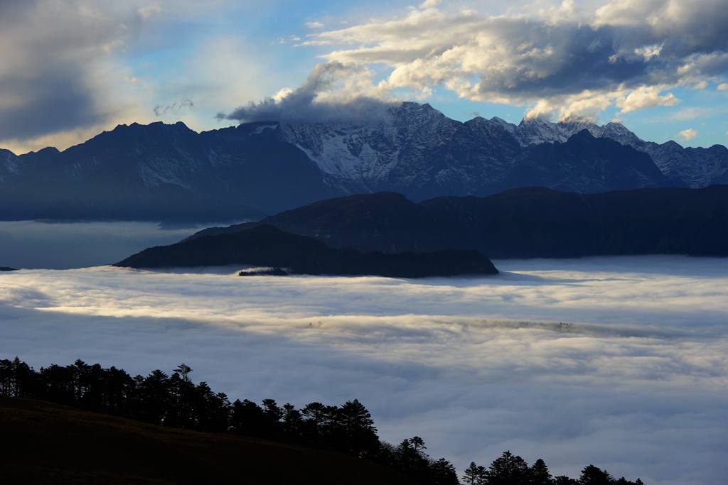 雅安天全县光头山风光
