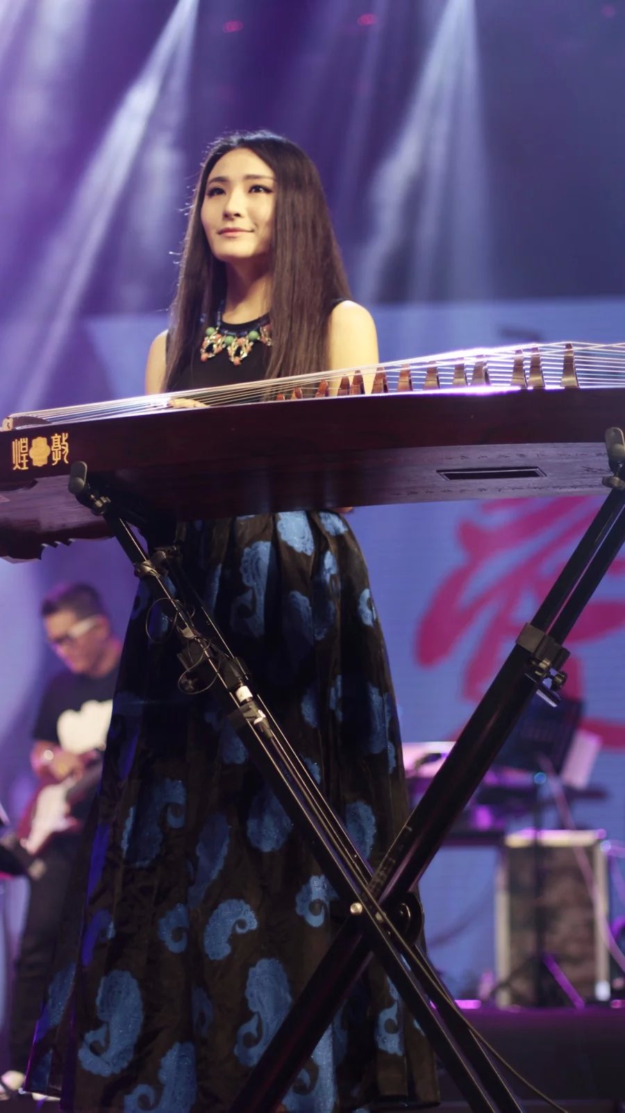 青年古筝演奏家张桐语美照