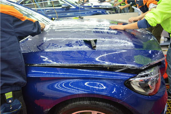 汽车隐形车衣又称犀牛皮