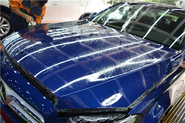 汽车隐形车衣又称犀牛皮