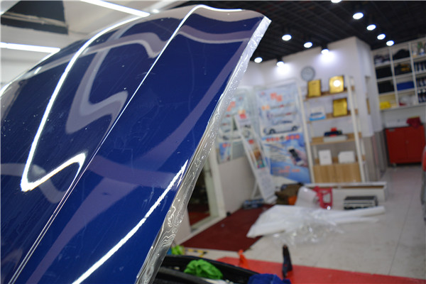 汽车隐形车衣又称犀牛皮