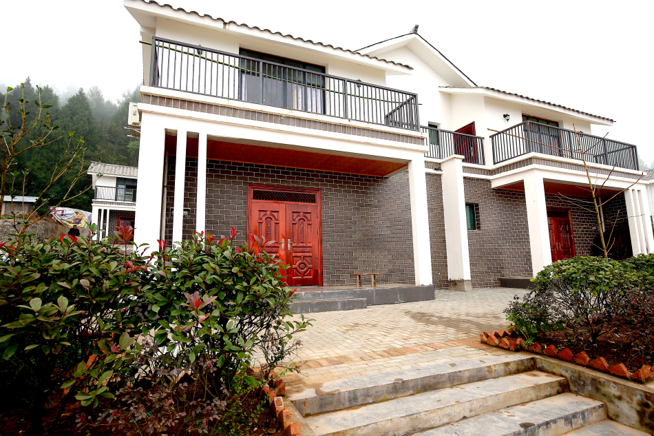 参观了巴中新农村建设民居 有拿城市户口本的人尴尬了