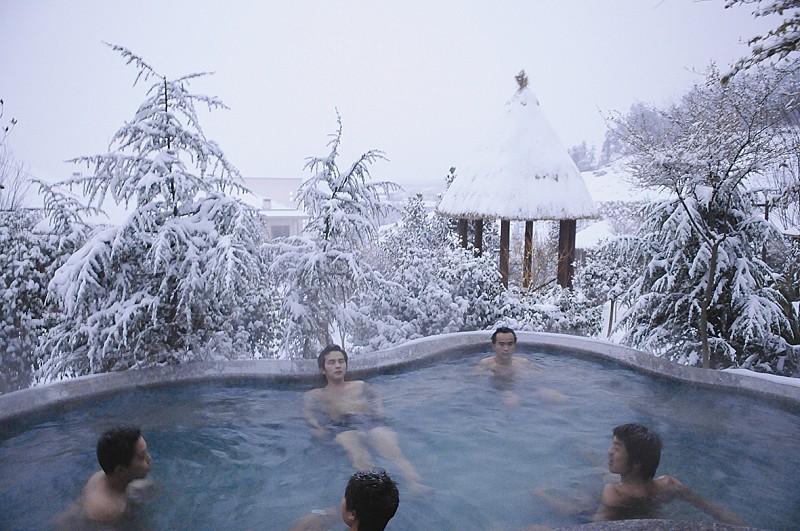 记我在峨眉半山的雪中泡温泉