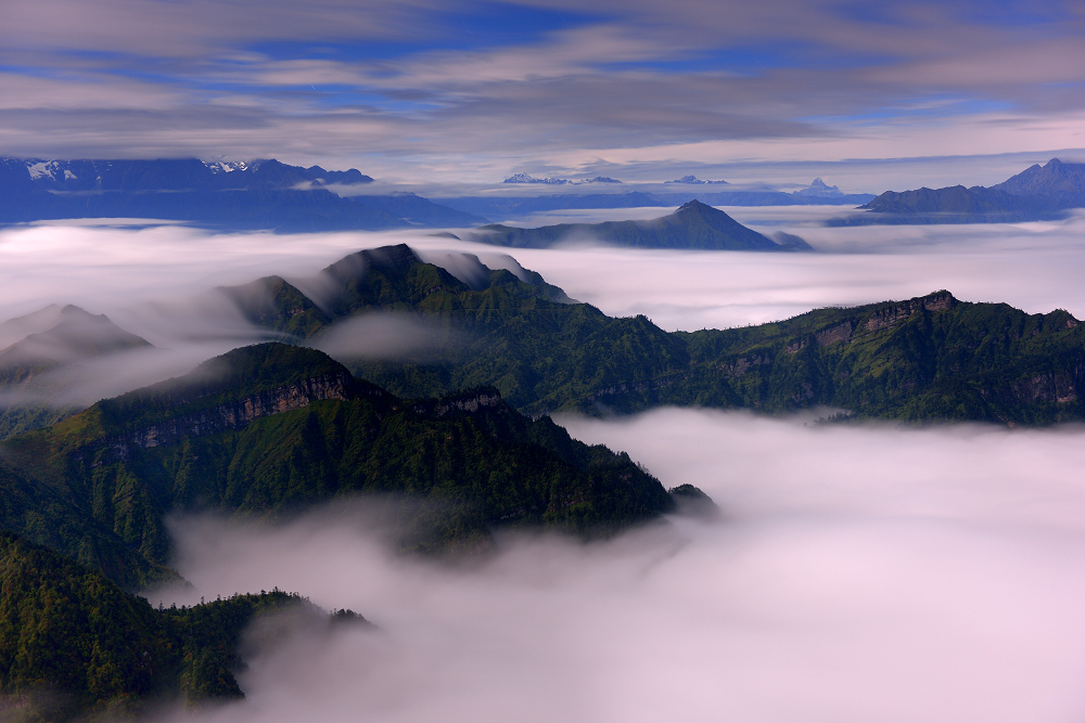 月光下流淌的云河