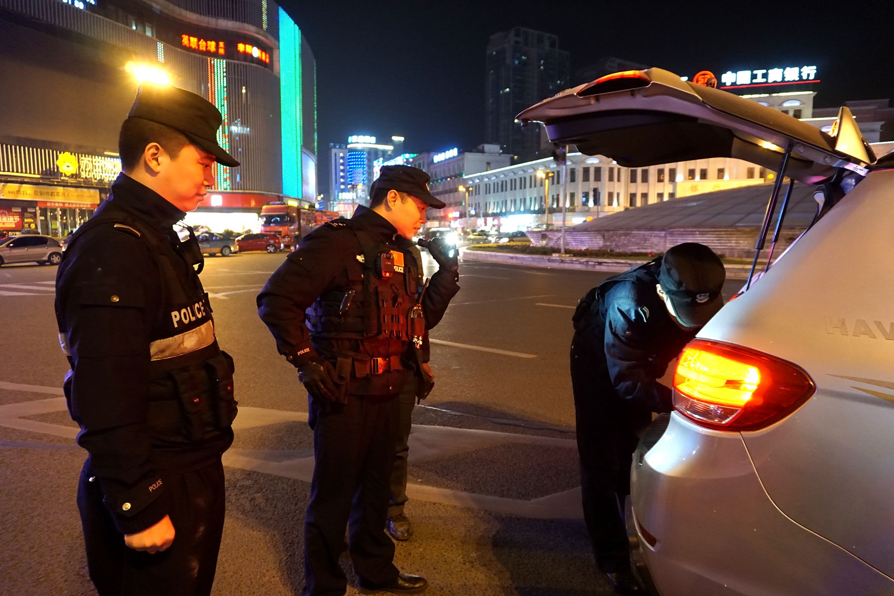 晚上特警车图片图片