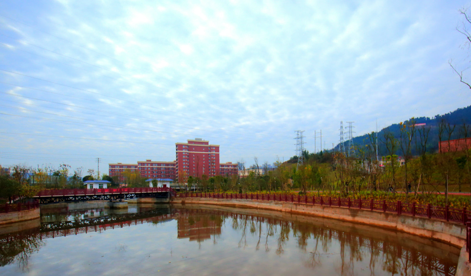 《漫步兴文经开区滨河走廊》(巴中市徒步运动协会)