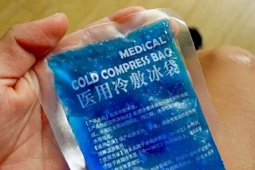 脚崴了到底该冰敷还是热敷?