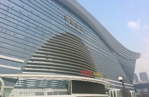 据说这是成都今天的乐天门口,好壮观-巴中论坛-麻辣社区 四川第一网络