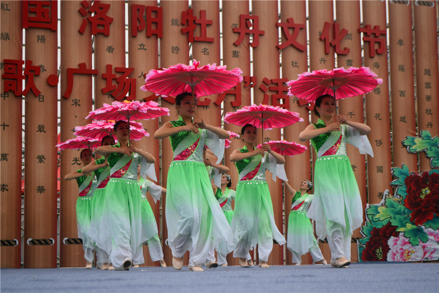 心连心艺术团专场演出亮相洛阳周王城广场