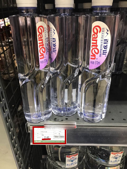 泸州永辉超市:标价2.4元矿泉水 结账收2.9元