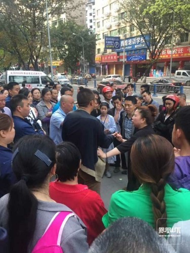 南外四中对面,发生一起打人事件!起因一趴口水