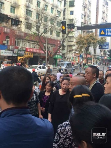 南外四中对面,发生一起打人事件!起因一趴口水