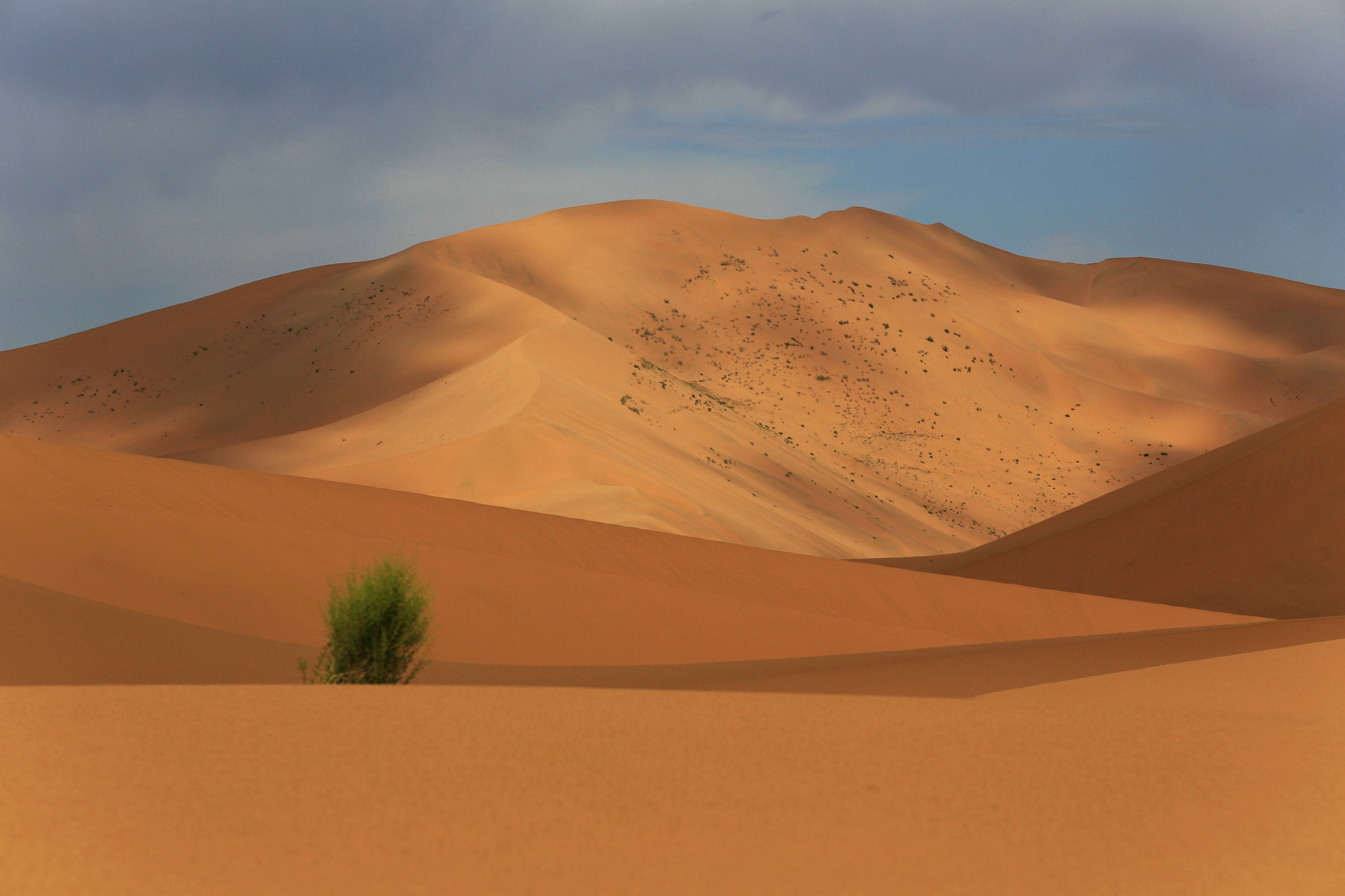 [走遍四川] 巴丹吉林沙漠腹地