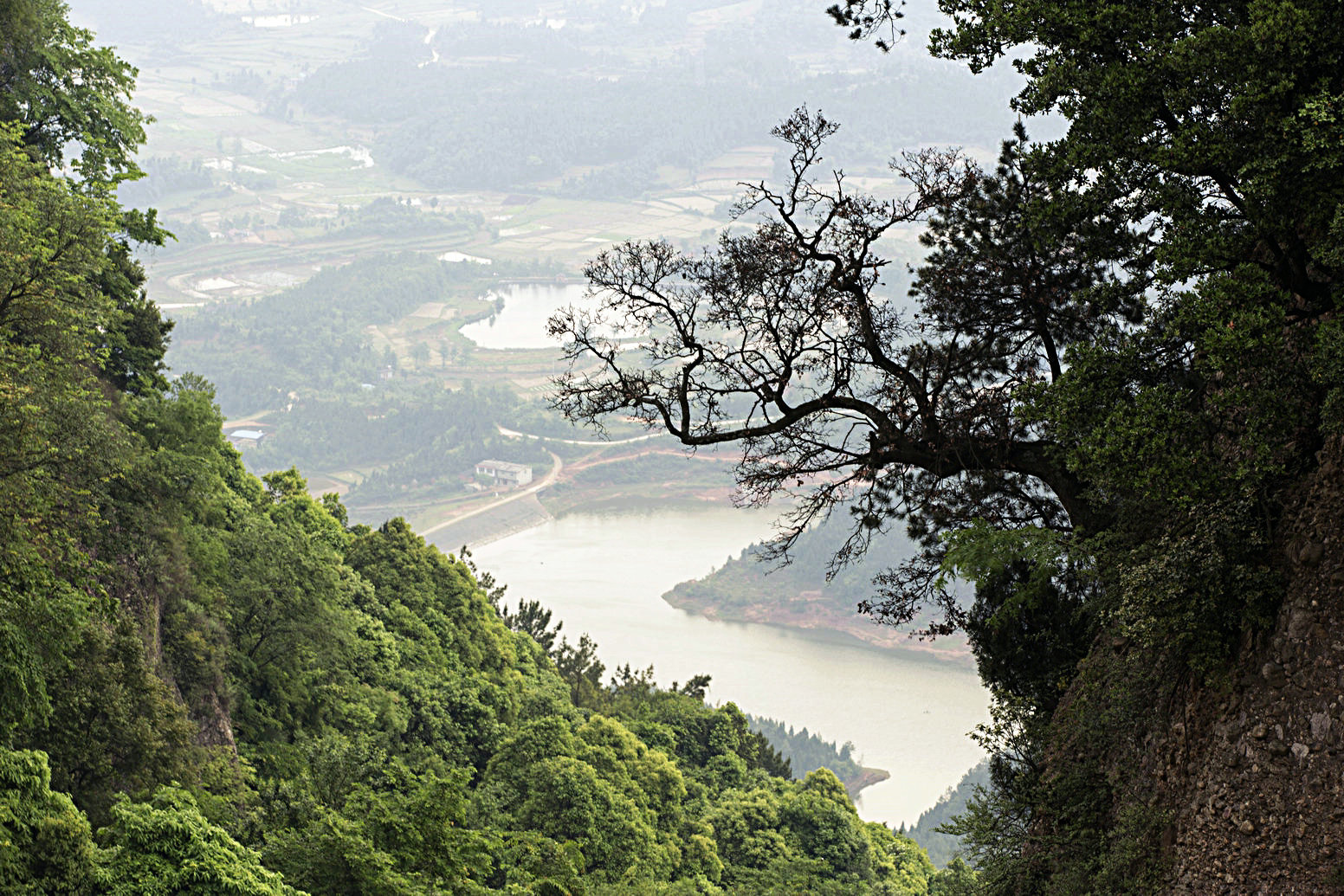 走遍四川晨遊江油竇團山