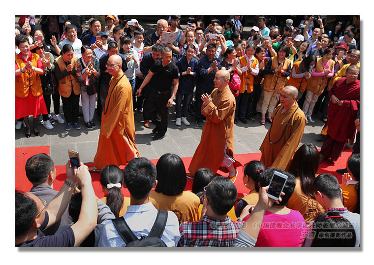 宗教信仰专辑85图中国佛教会长学诚法师被信众迎送