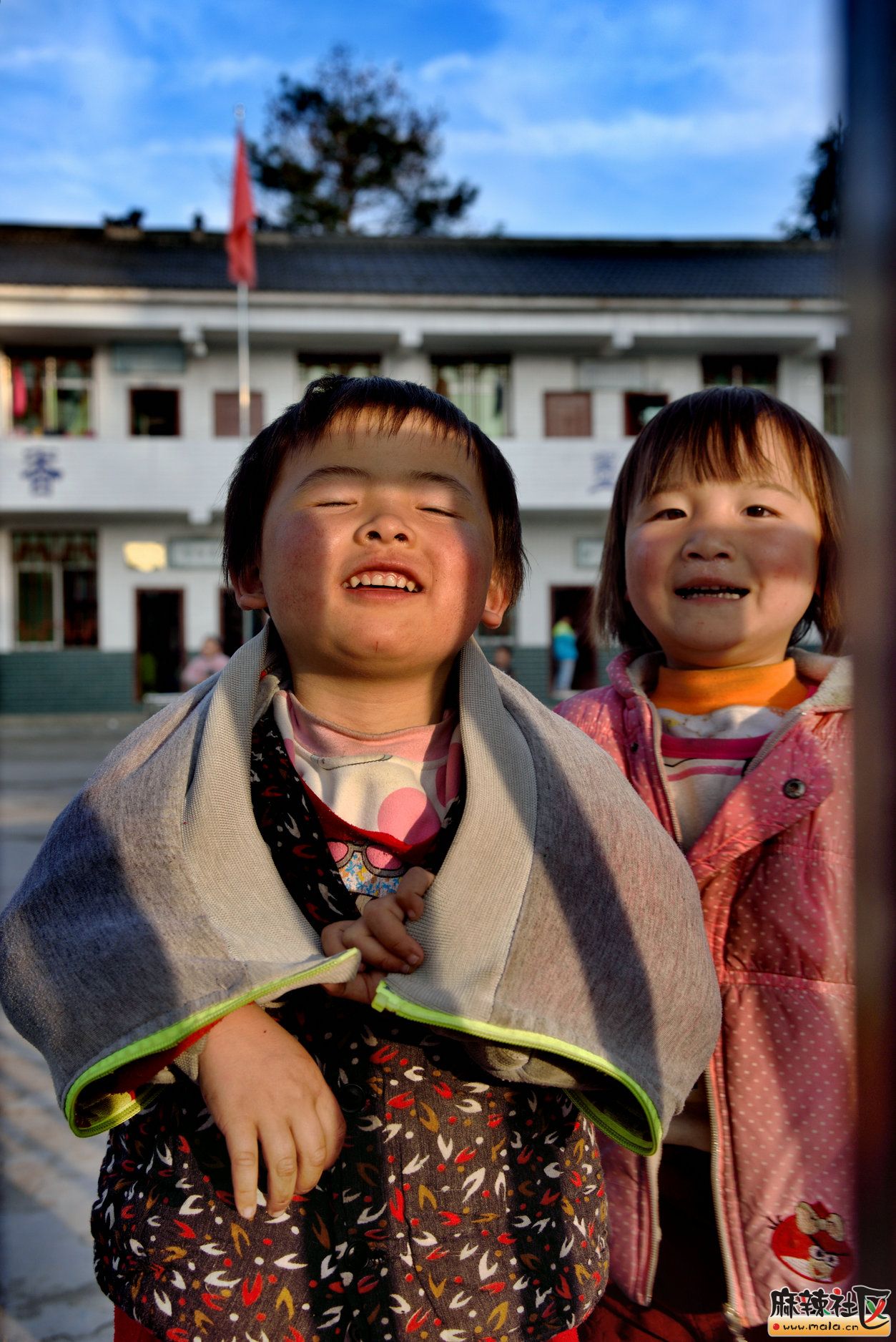 乡村小学生让人心颤的表情(组图)