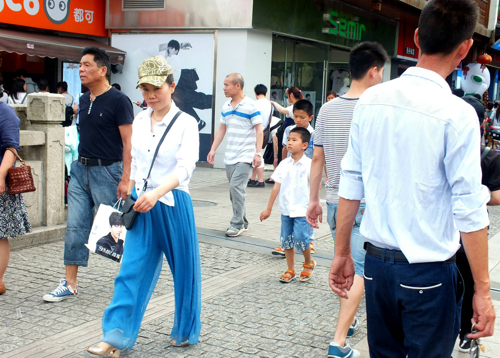 (纪实实拍组图)走在幸福之路上的中国人系列之十