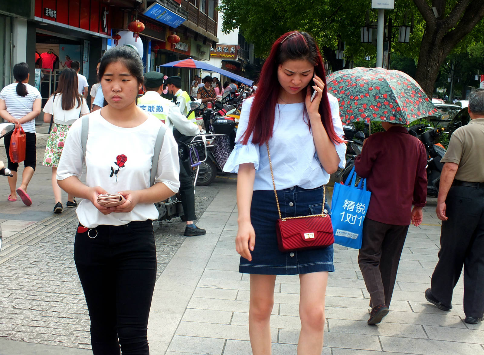 (纪实实拍组图)走在幸福之路上的中国人系列之十六