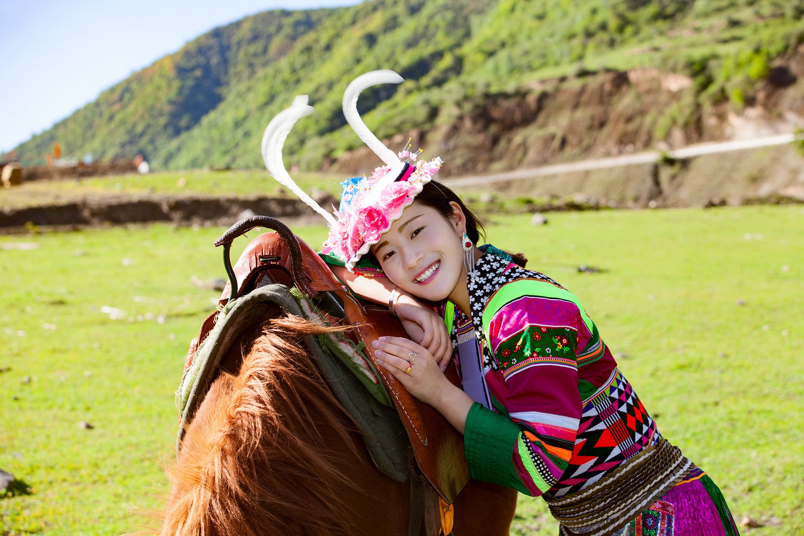 美在白马-能歌善舞的白马姑娘