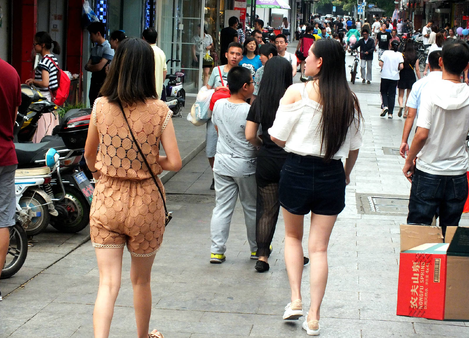 (纪实实拍组图)走在幸福之路上的中国人系列之二十一