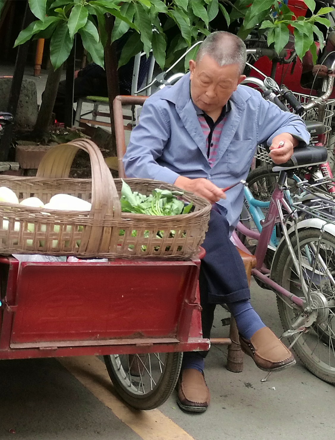 吃菜勿忘賣菜翁