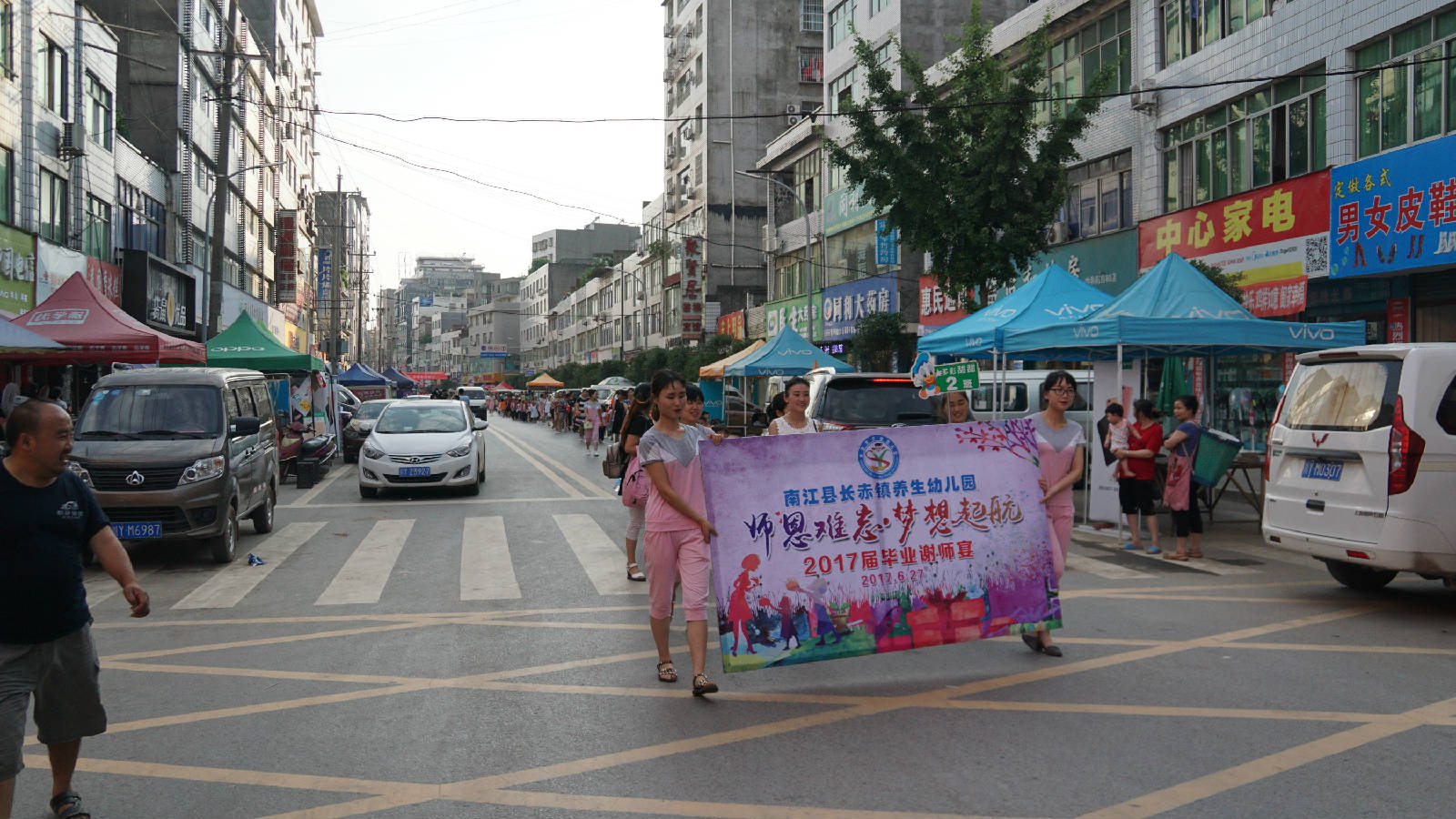 25有秩序的到就餐地