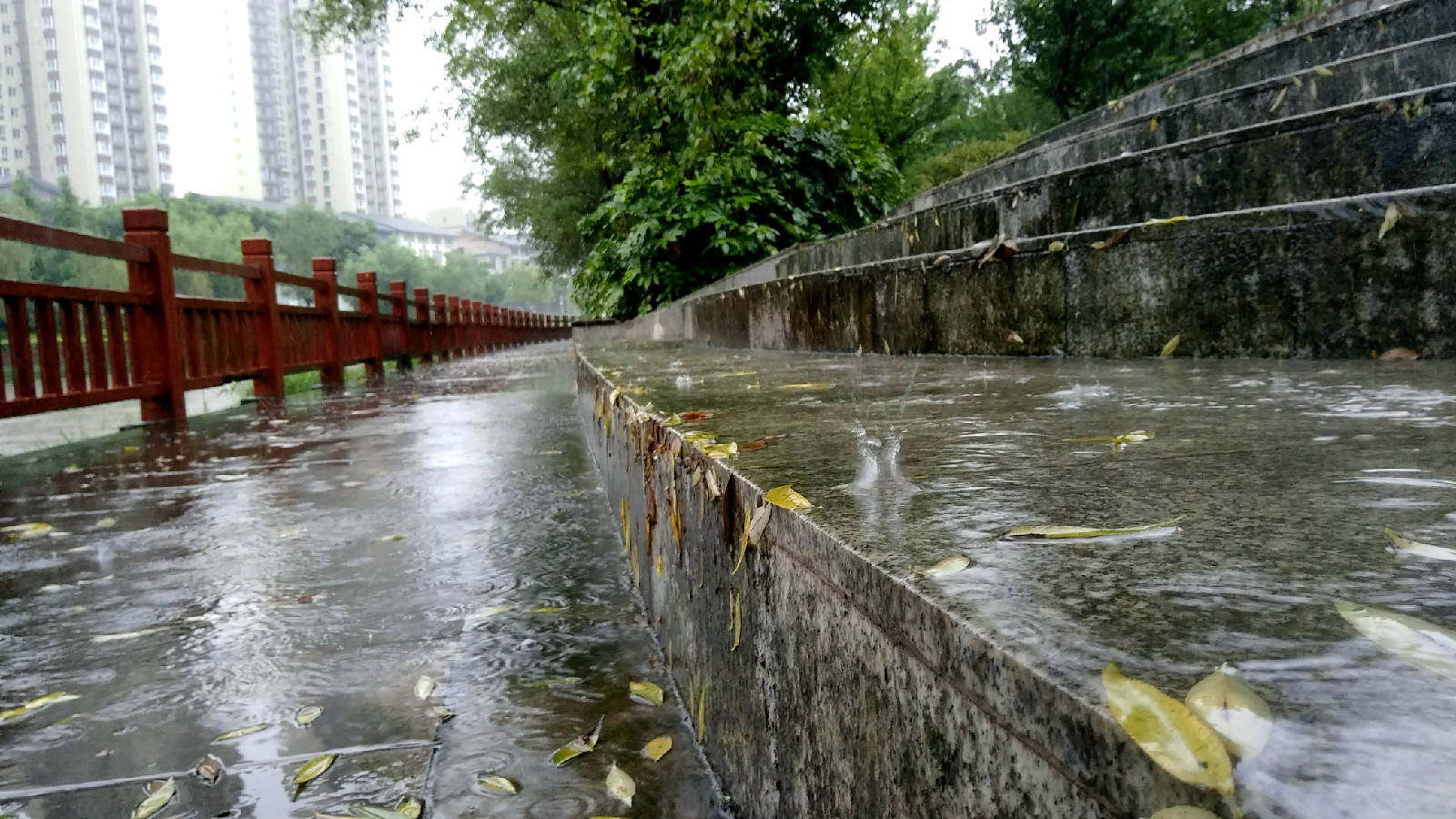 下雨