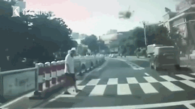 9PaA-fyitpmh2158627.gif