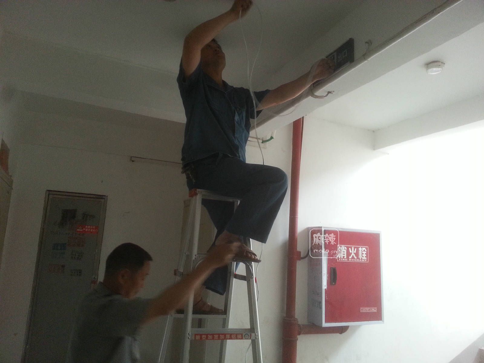 4栋二单元楼道灯改
