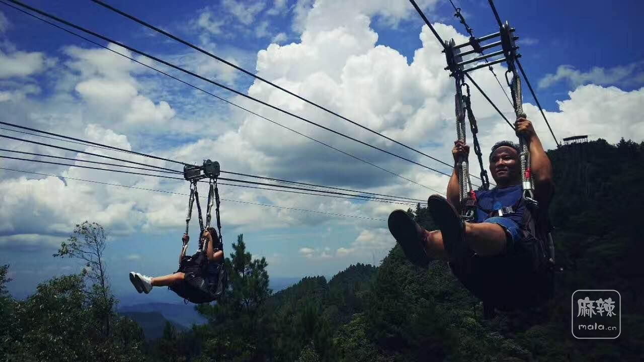 现在很多娱乐项目速滑很多,但是真的悬崖速滑你们见过吗?