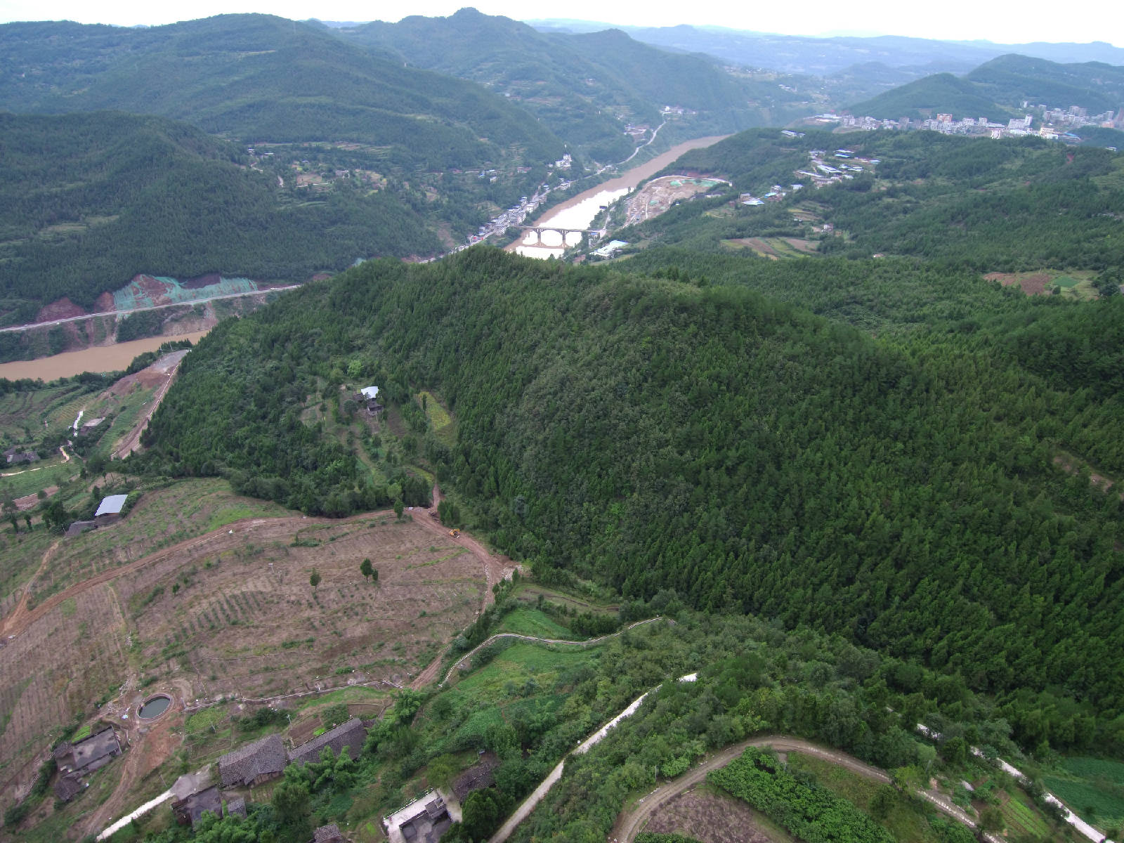 航拍通江县,诺江镇,新华村二社—岩上美景