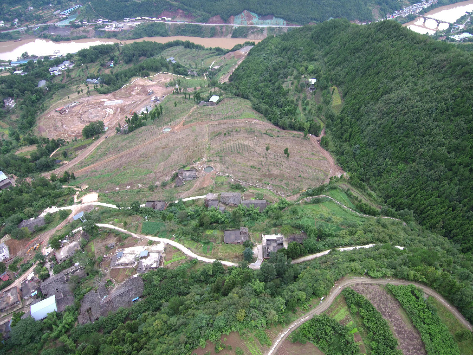 航拍通江县,诺江镇,新华村二社—岩上美景