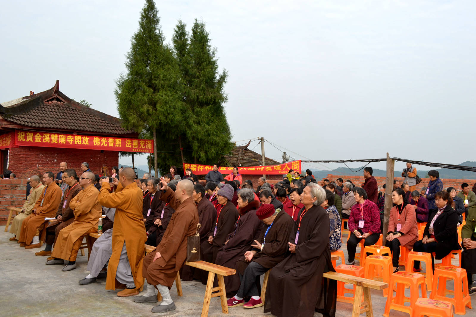 赏嘉陵江秋景 沾双庙寺法喜 用斋素席美味