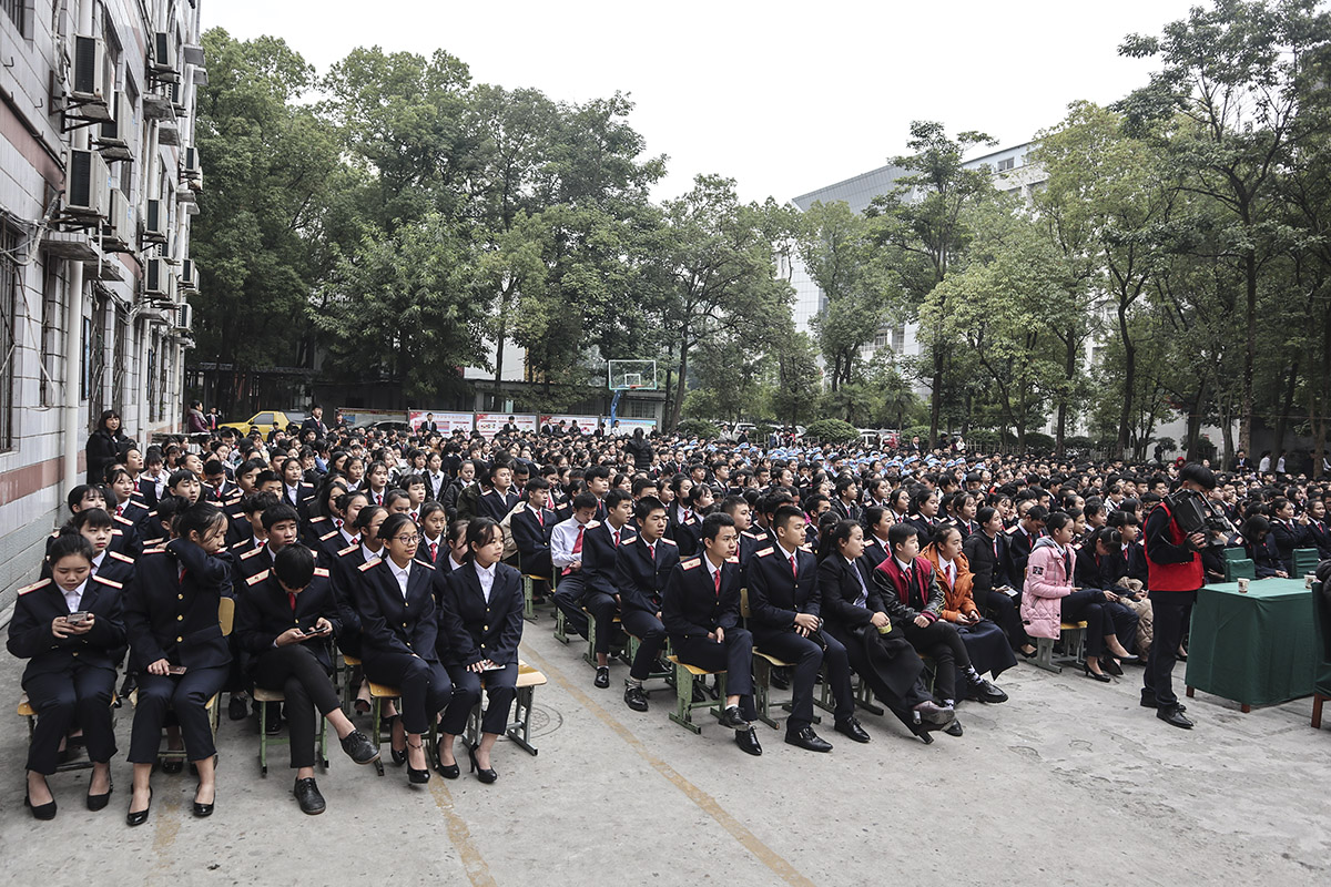 南充铁路运输学校举行喜庆十九大型音乐比赛