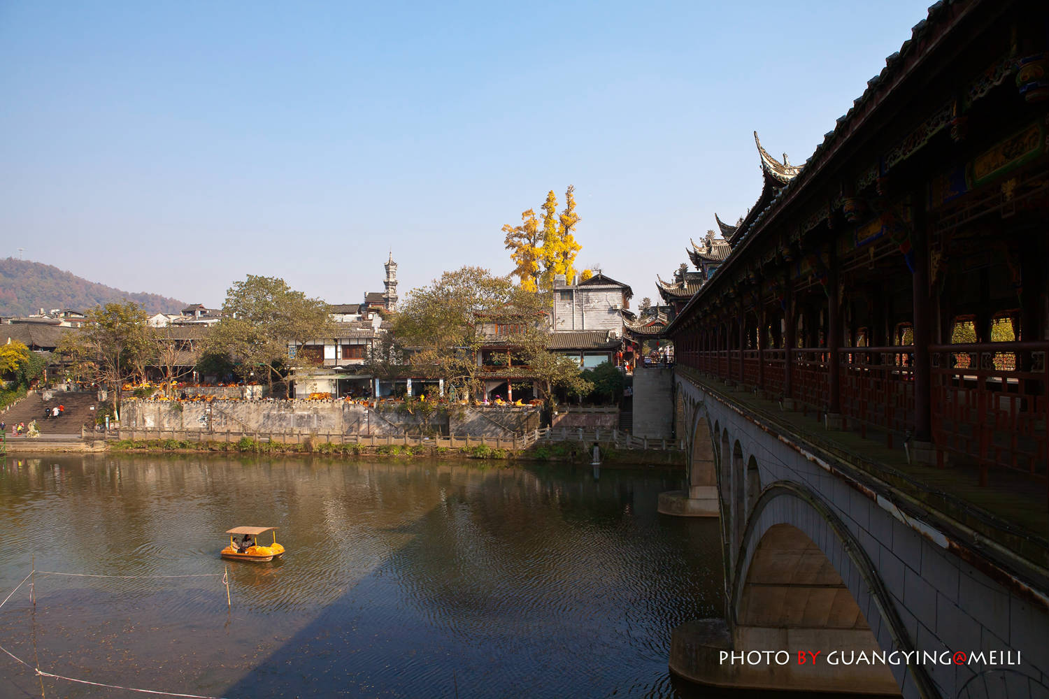 冬日暖阳下的街子古镇
