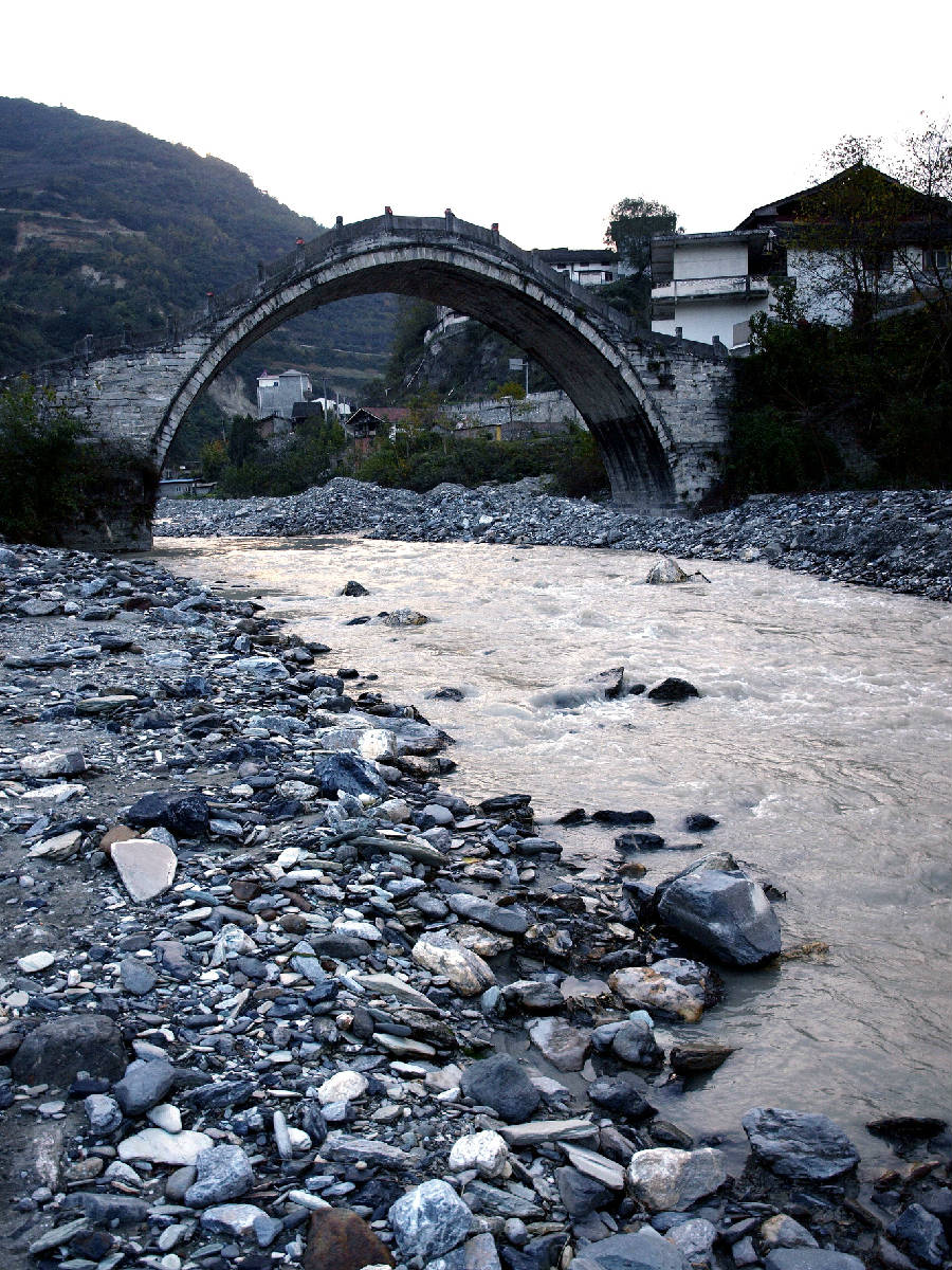 大山里面的清代石拱桥.jpg