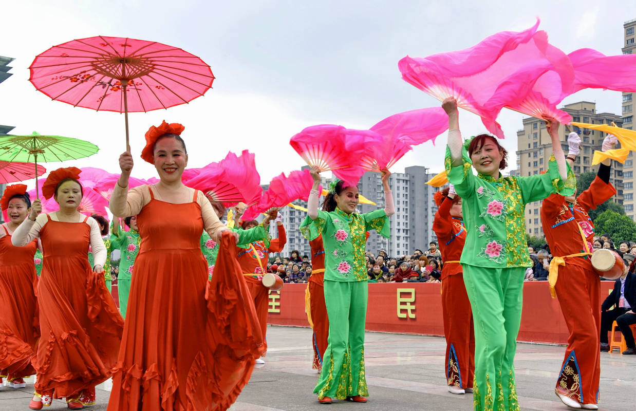 《欢欣鼓舞颂盛世》